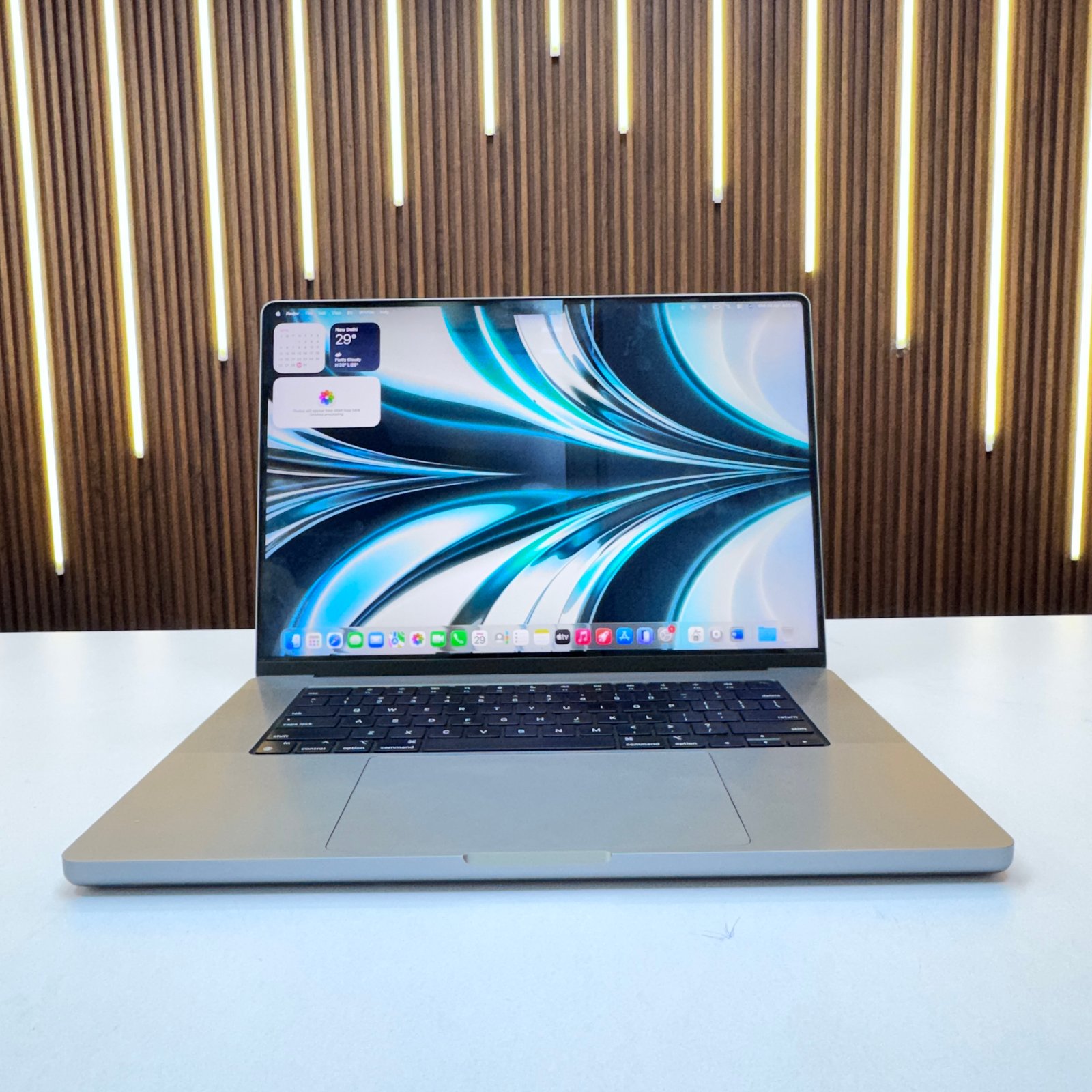 Apple MacBook Pro A2485 | 16-inch Display | Apple M1 Pro Max Chip | 32GB RAM | 512GB SSD (Refurbished)