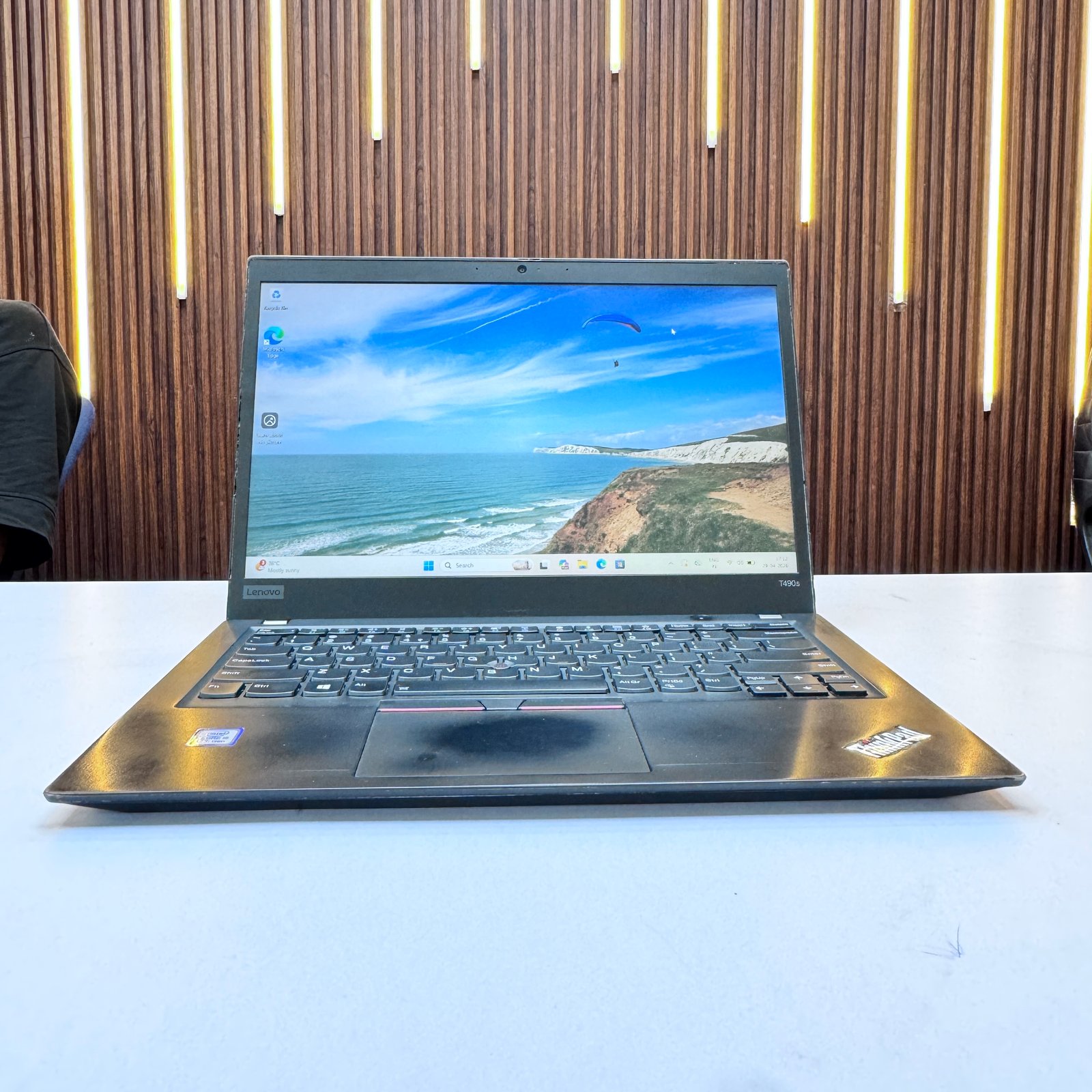 Lenovo ThinkPad T490s (Touch) | 14-inch Display | Intel Core i5 (8th Gen) | 16GB RAM | 256GB SSD (Refurbished)